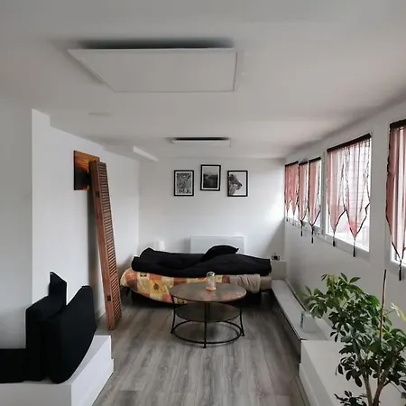 4 Personnes Avec Piscine 60m2 شقة *