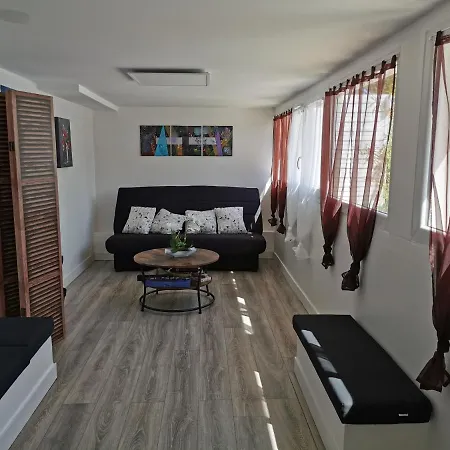 5 Personnes Avec Piscine 60m2 Le Barp